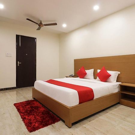 Oyo 61050 S S K Continental Hotell Juhi Bari Eksteriør bilde