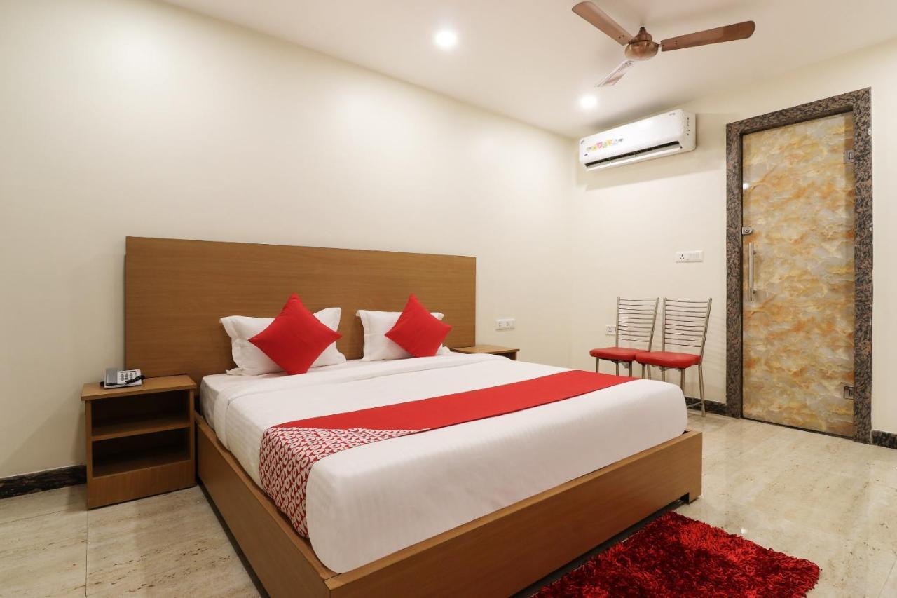 Oyo 61050 S S K Continental Hotell Juhi Bari Eksteriør bilde