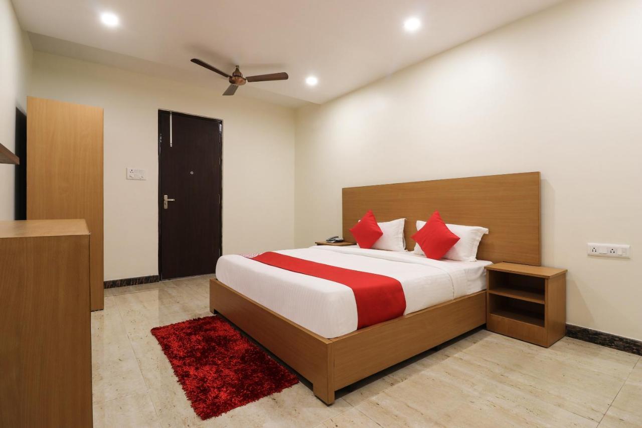 Oyo 61050 S S K Continental Hotell Juhi Bari Eksteriør bilde