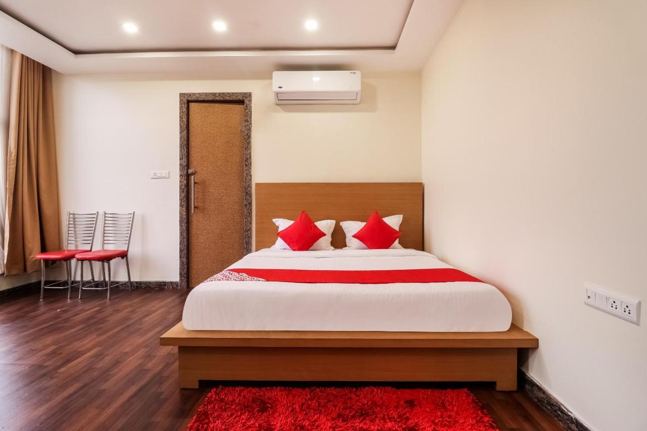 Oyo 61050 S S K Continental Hotell Juhi Bari Eksteriør bilde