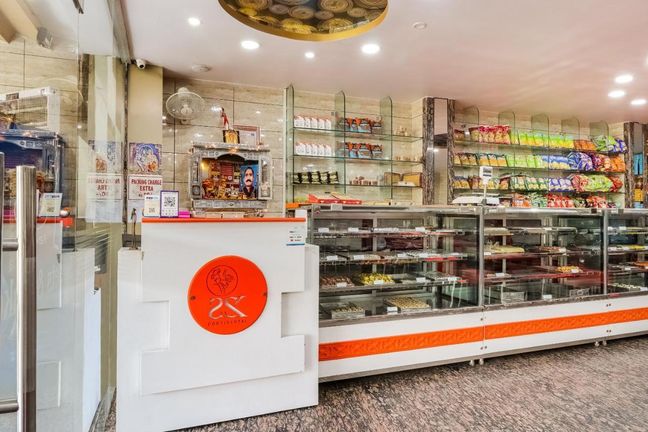 Oyo 61050 S S K Continental Hotell Juhi Bari Eksteriør bilde