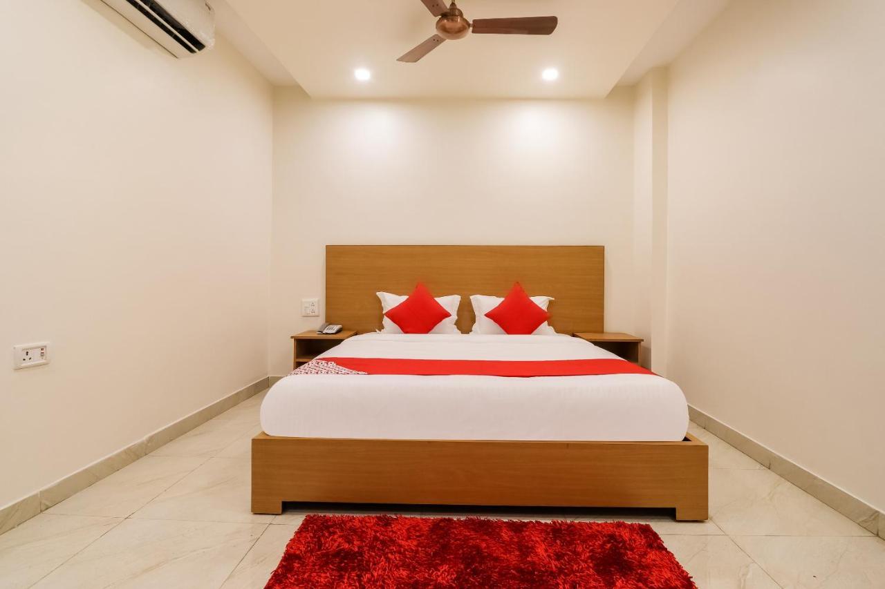 Oyo 61050 S S K Continental Hotell Juhi Bari Eksteriør bilde
