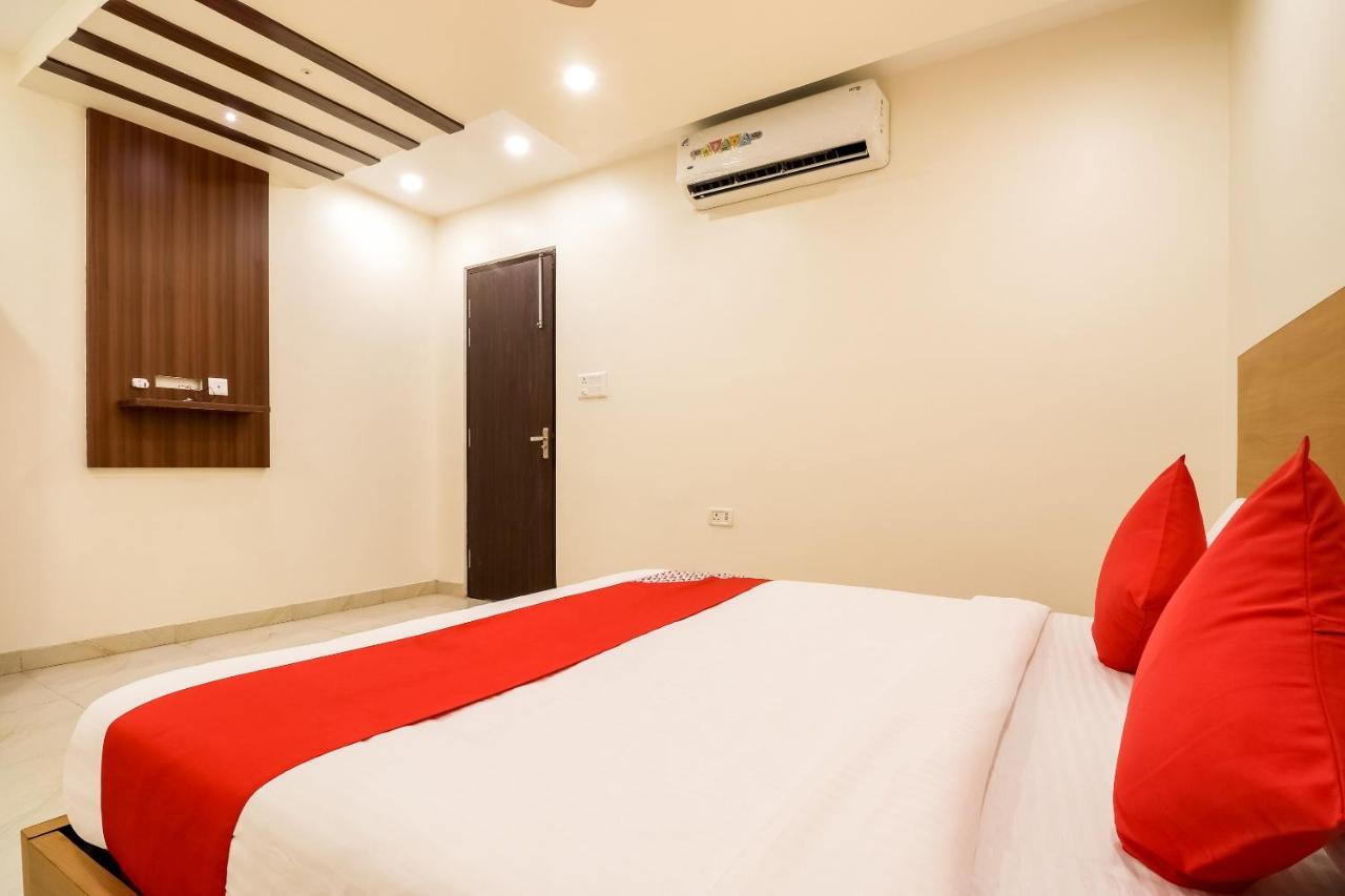 Oyo 61050 S S K Continental Hotell Juhi Bari Eksteriør bilde