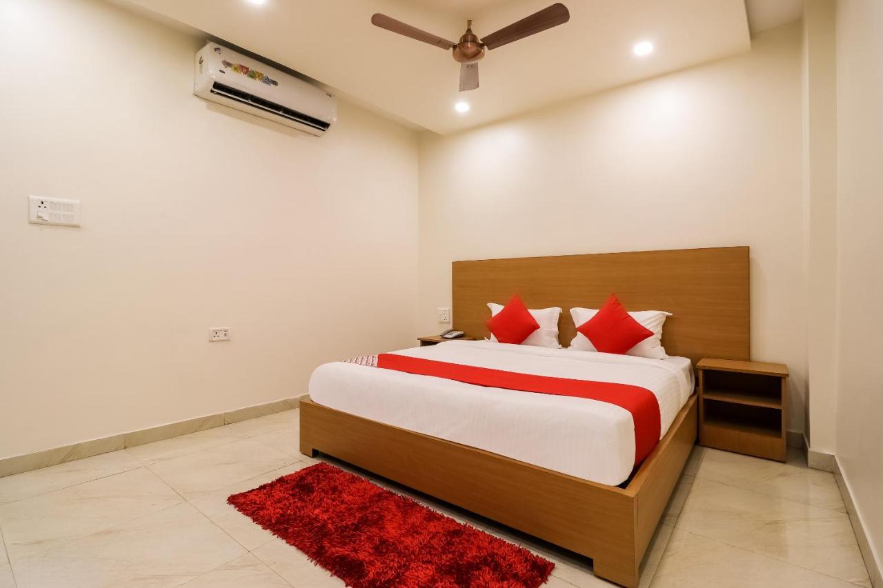 Oyo 61050 S S K Continental Hotell Juhi Bari Eksteriør bilde