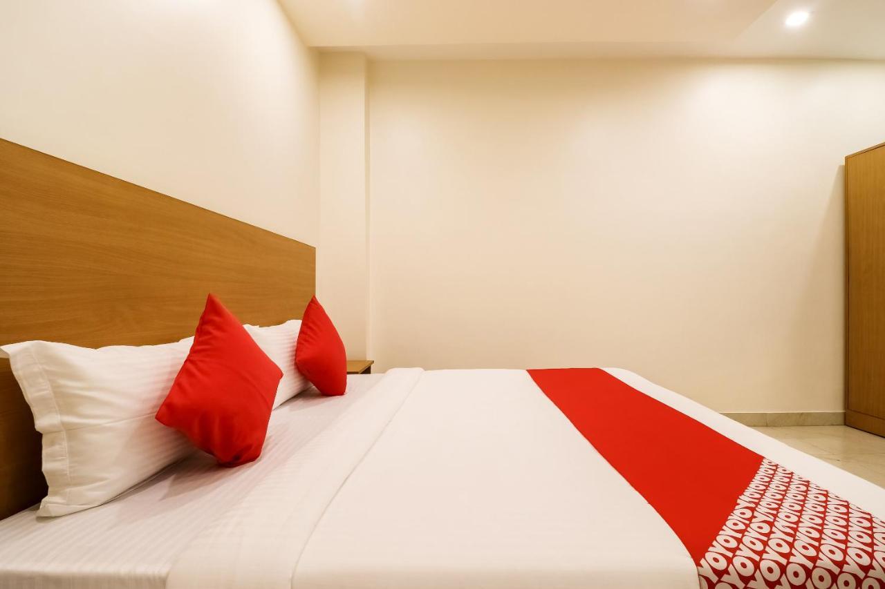 Oyo 61050 S S K Continental Hotell Juhi Bari Eksteriør bilde