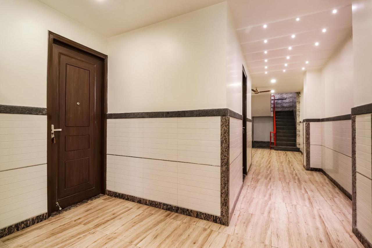 Oyo 61050 S S K Continental Hotell Juhi Bari Eksteriør bilde